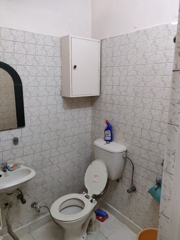 Bathroom, avasiya-kalyankari-sanstha 2 Bedroom 100 Sq.Yd. Builder Floor In Lajpat Nagar Delhi 9590177