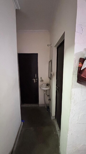 Building Lobby in 2.5 BHK Independent House at RWA Apartments Sector 27, Sector 27 – for Rent