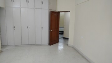 Room in 3 BHK Apartment at Prestige El Palacio, Vasanth Nagar – for Rent