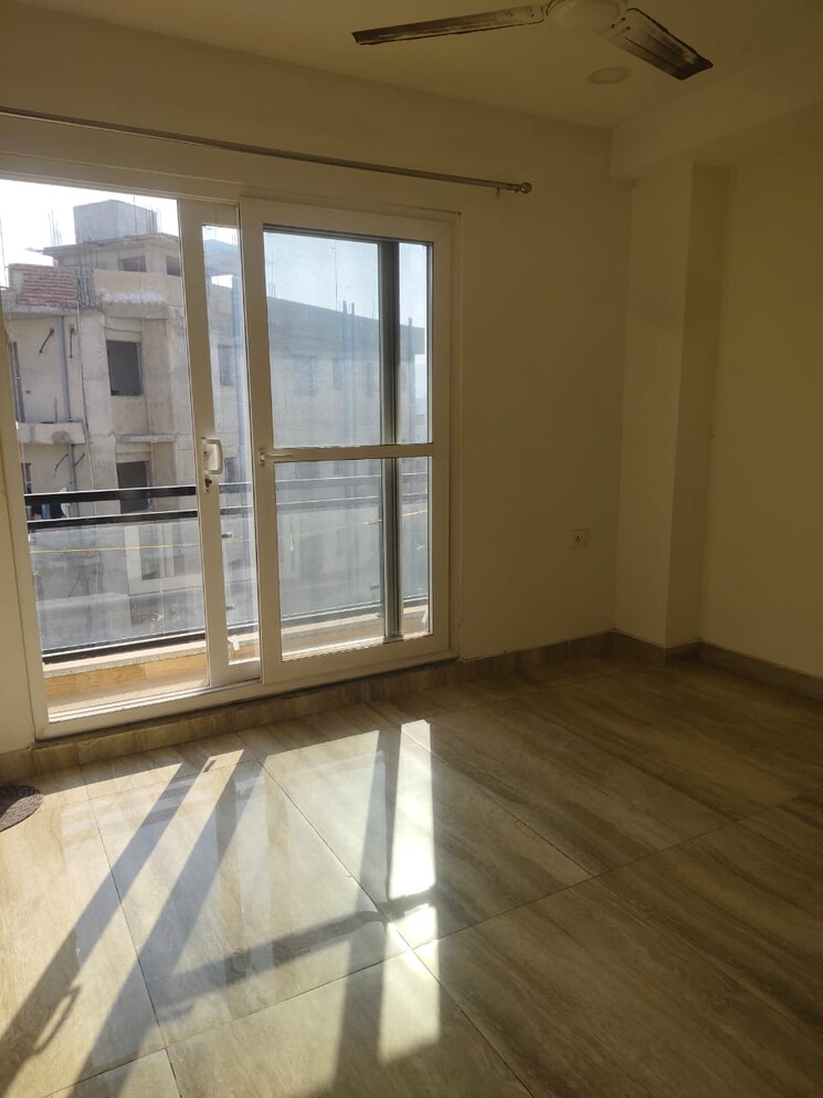 Room, sector 57 2 Bedroom 1300 Sq.Ft. Builder Floor In Sector 57 Gurgaon 9590247