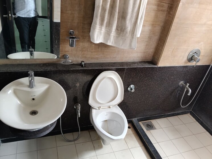 Bathroom, gurukul 4 Bedroom 325 Sq.Yd. Penthouse In Gurukul Ahmedabad 9590225