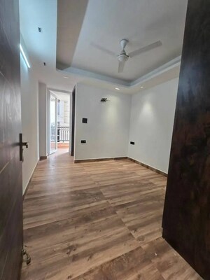 Room in 2 BHK Builder Floor at Saket – for Rent