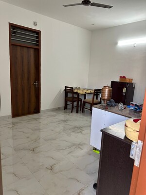 Team Area in 1.5 BHK Builder Floor at Sector 57 – for Rent