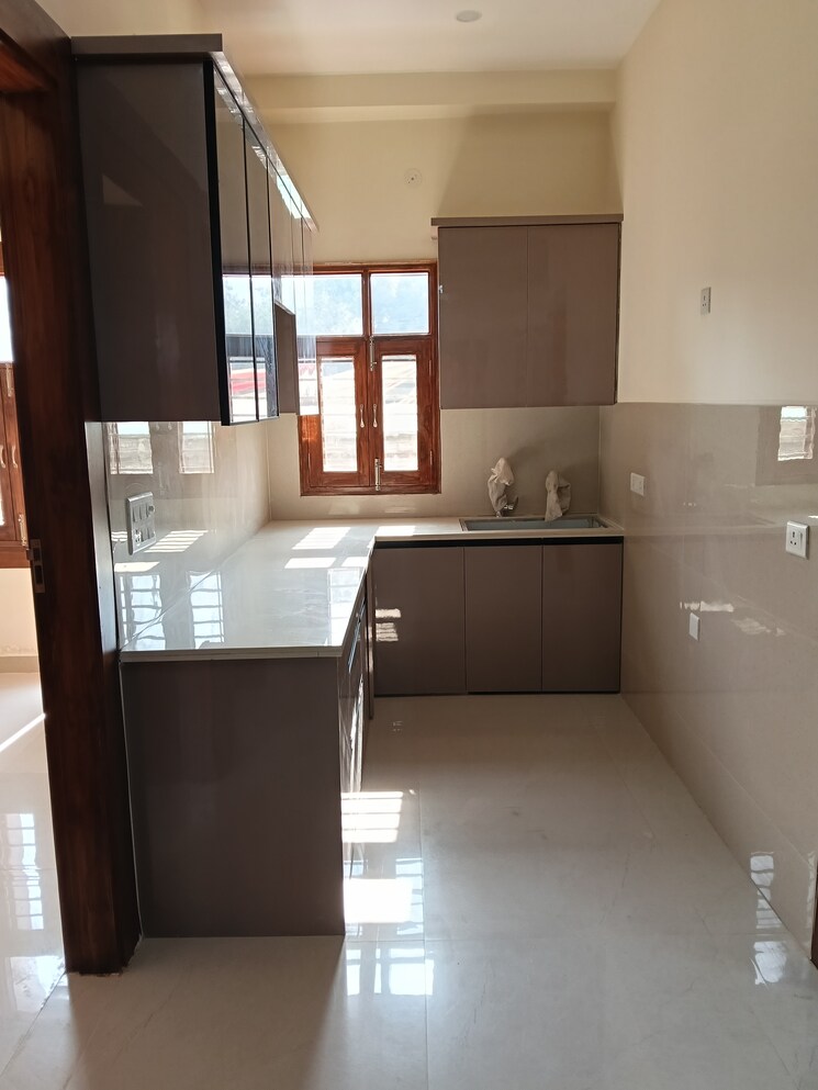 Kitchen, shyam park extension 3 Bedroom 125 Sq.Yd. Builder Floor In Shyam Park Extension Ghaziabad 9590352