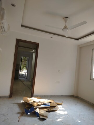 Room in 1.5 BHK Builder Floor at Sector 55 – for Rent