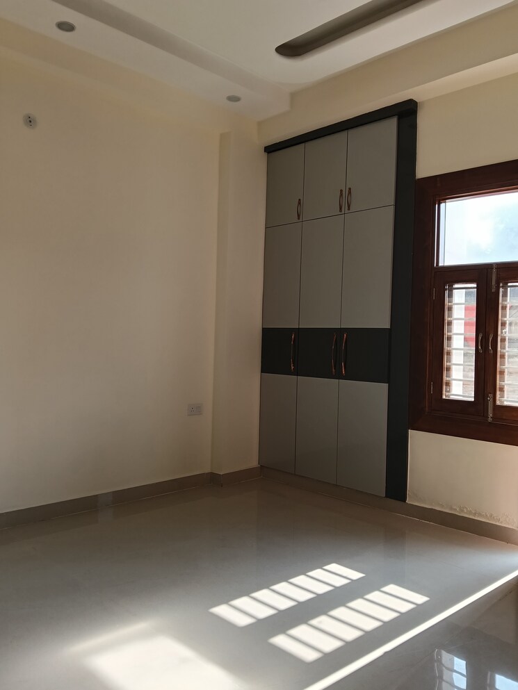 Room, shyam park extension 3 Bedroom 125 Sq.Yd. Builder Floor In Shyam Park Extension Ghaziabad 9590352