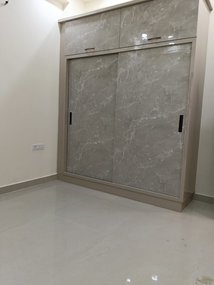 Room, shyam park extension 3 Bedroom 125 Sq.Yd. Builder Floor In Shyam Park Extension Ghaziabad 9590352