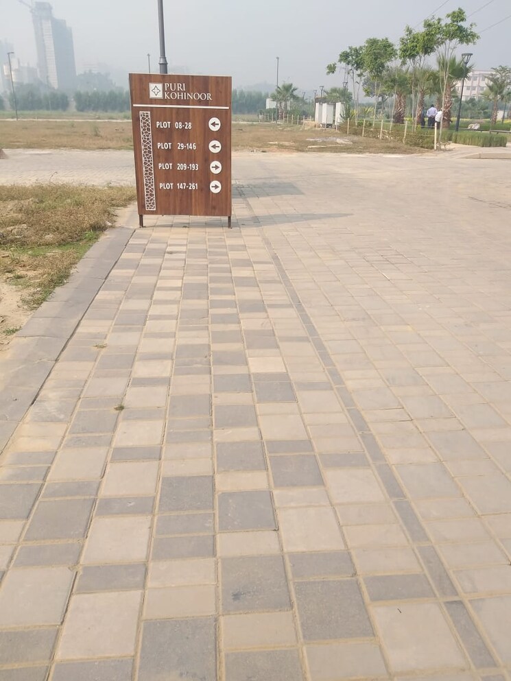 Balcony, bptp-parklands  250 Sq.Yd. Plot In Sector 76 Faridabad 9590327