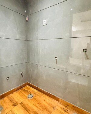 Furnished Amenities in 2.5 BHK Builder Floor at SA HOMES I, Uttam Nagar – for Sale