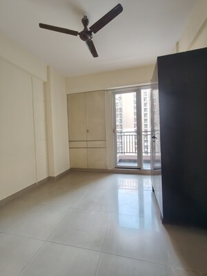 Room in 3 BHK Apartment at Exotica Dreamville, Sector 16c Greater Noida – for Rent
