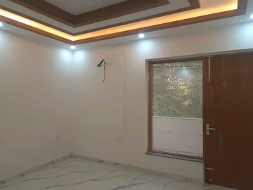 Room in 3 BHK Builder Floor at Green Fields Colony – for Rent