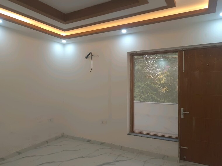 Room, green fields colony 3 Bedroom 1800 Sq.Ft. Builder Floor In Green Fields Colony Faridabad 9590498