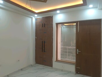 Room in 3 BHK Builder Floor at Green Fields Colony – for Rent