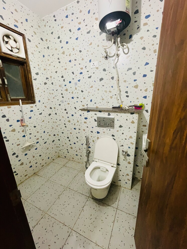 Bathroom, shri-balaji-apartments-gurgaon 3 Bedroom 1850 Sq.Ft. Builder Floor In Dharam Colony Gurgaon 9590524