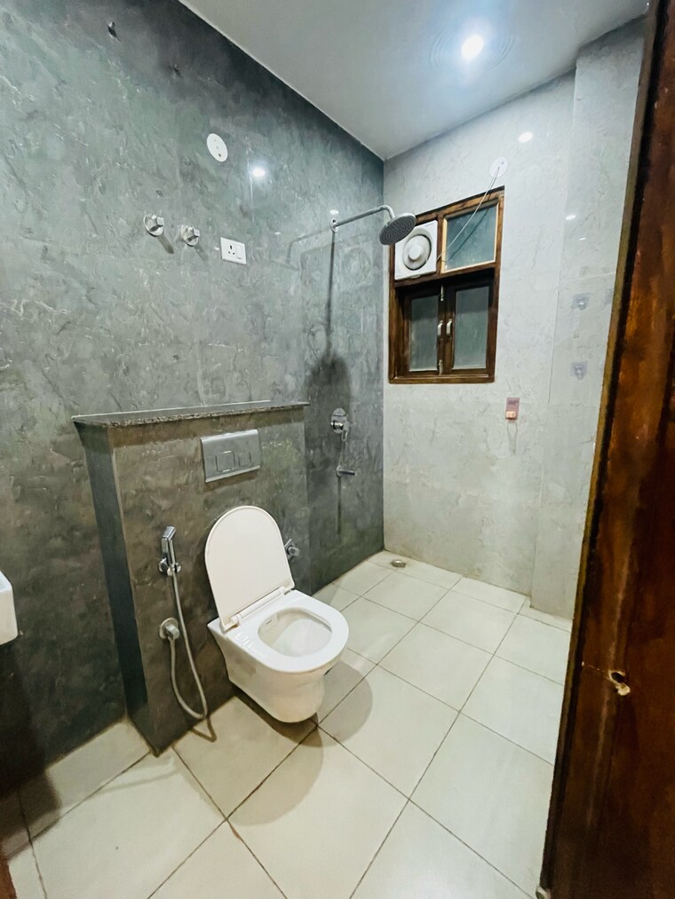 Bathroom, shri-balaji-apartments-gurgaon 3 Bedroom 1850 Sq.Ft. Builder Floor In Dharam Colony Gurgaon 9590524