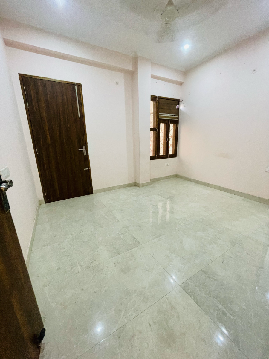 3 BHK + Extra Room 1850 Sq.Ft. Builder Floor in Shri Balaji Apartments Gurgaon
