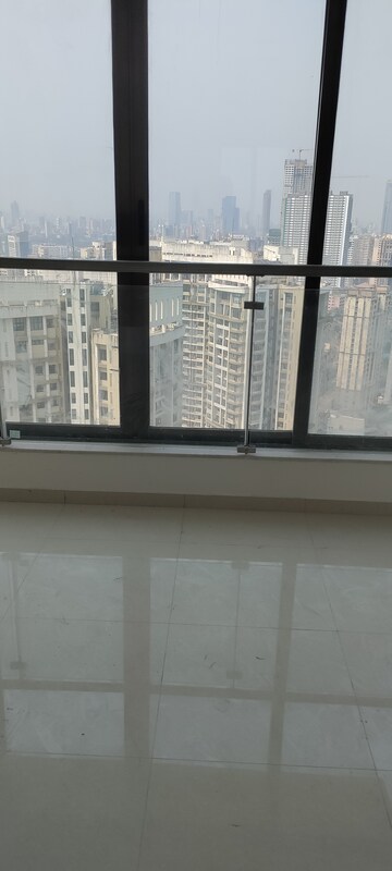 Room in 4 BHK Apartment at Lodha Venezia, Parel – for Rent