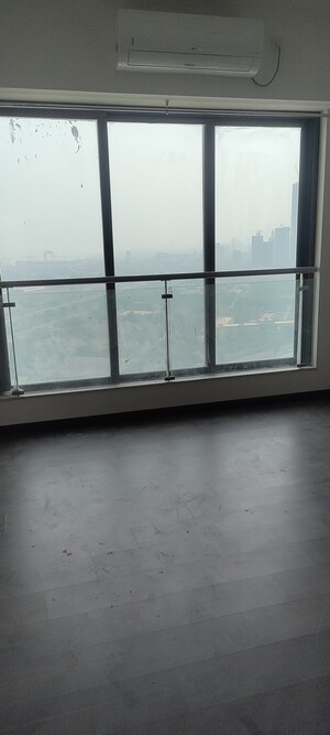 Room in 3 BHK Apartment at Lodha Venezia, Parel – for Rent