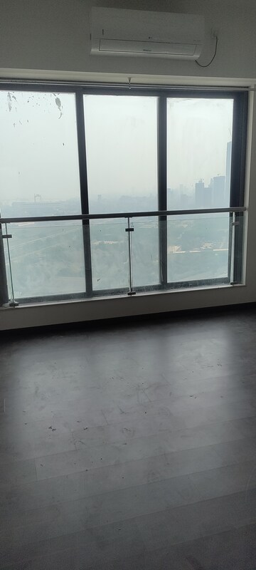 Room in 4 BHK Apartment at Lodha Venezia, Parel – for Rent