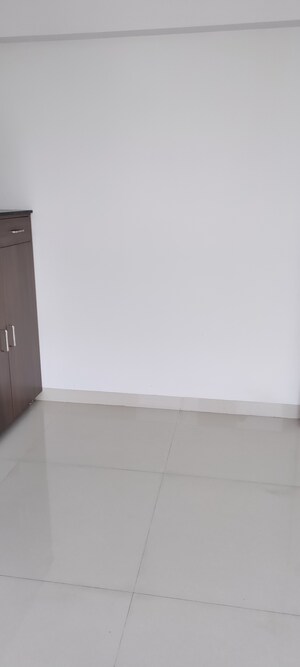 Room in 3 BHK Apartment at Lodha Venezia, Parel – for Rent