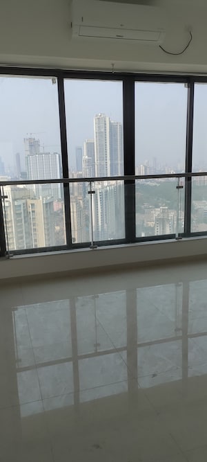 Room in 3 BHK Apartment at Lodha Venezia, Parel – for Rent