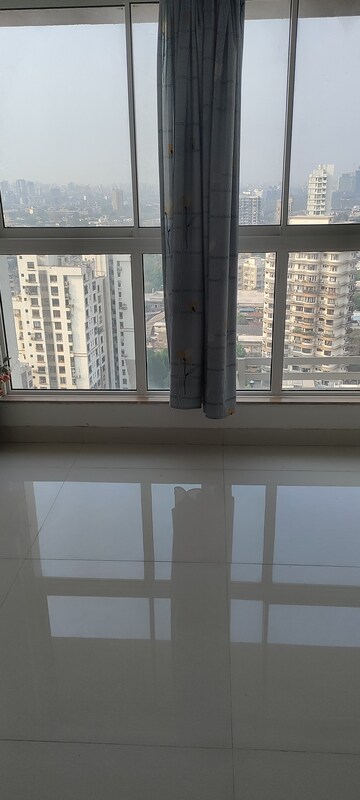 Room in 4 BHK Apartment at Lodha Venezia, Parel – for Rent