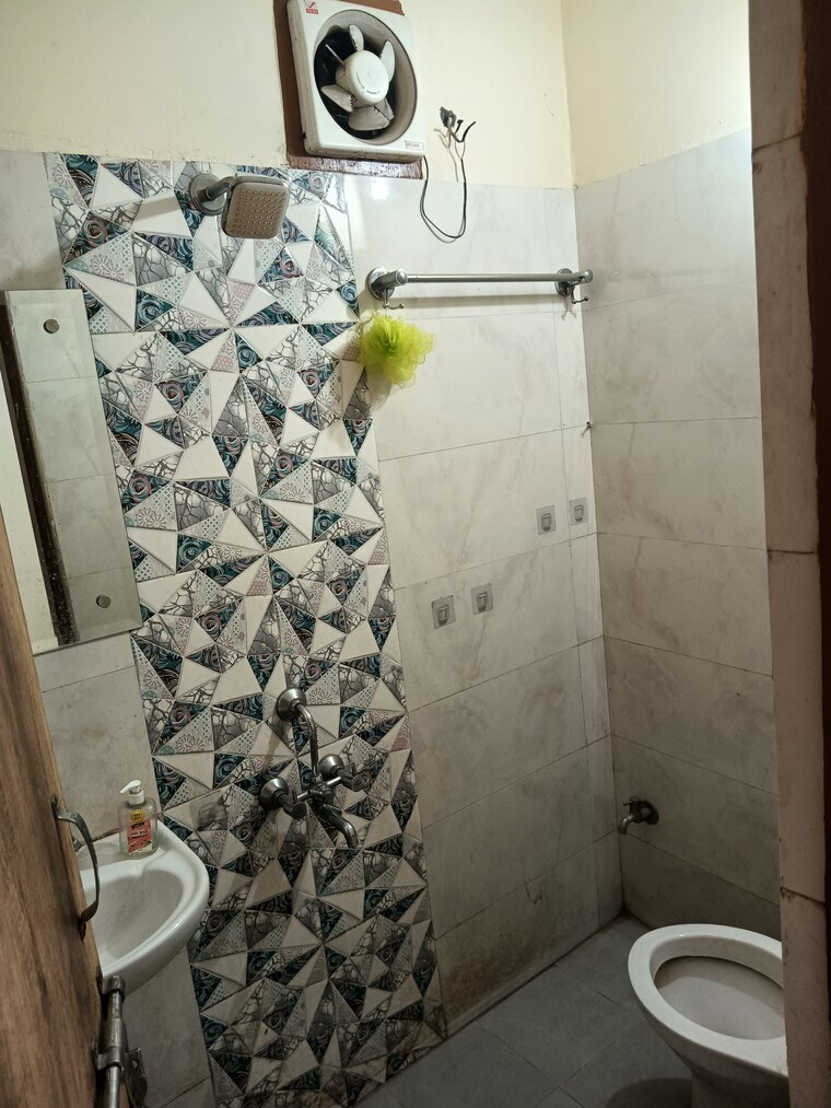 Bathroom, sultanpur 1 Bedroom 405 Sq.Ft. Apartment In Sultanpur Delhi 9590544