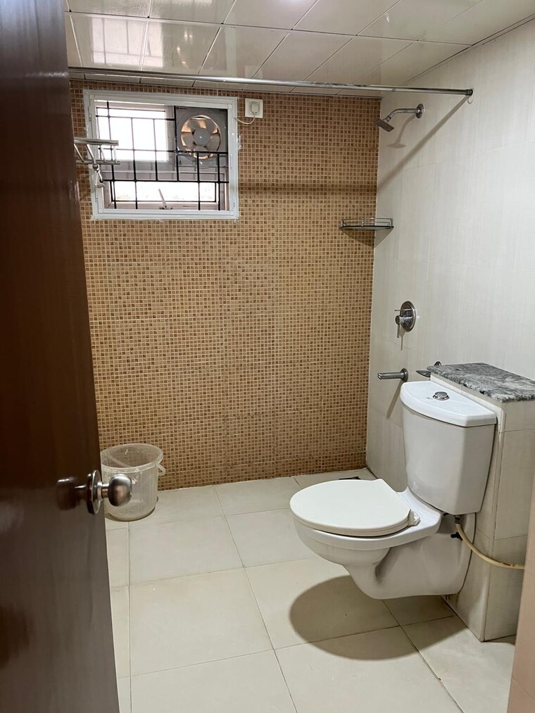Bathroom, prestige-notting-hill 3 Bedroom 1700 Sq.Ft. Apartment In Bannerghatta Road Bangalore 9590593