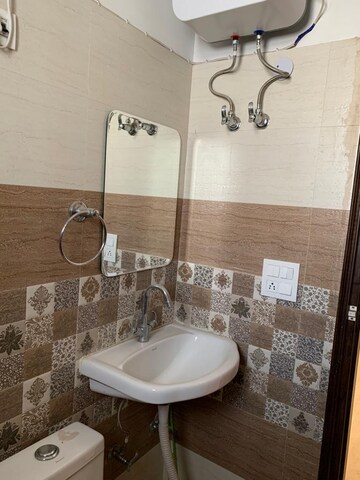 Bathroom in 2 BHK Builder Floor at Balaji Apartments Palam Vihar, Palam Vihar Extension – for Rent