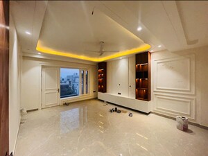 Parking in 4 BHK Builder Floor at Green Fields Colony – for Rent