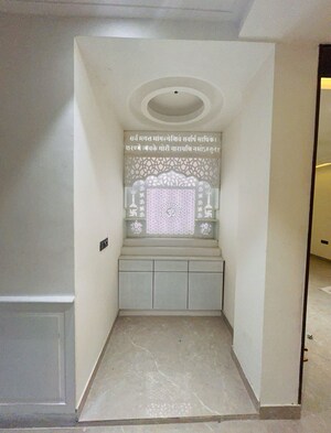 Building Lobby in 4 BHK Builder Floor at Green Fields Colony – for Rent