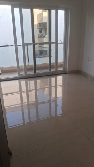 Room in 3 BHK Apartment at Shiva Motia Huys, Pir Machalla – for Sale