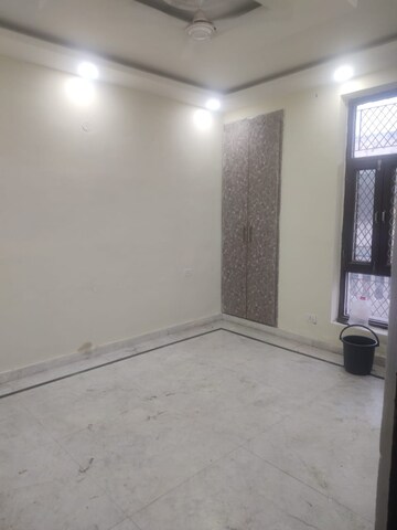 Room in 3 BHK Builder Floor at Green Fields Colony – for Rent