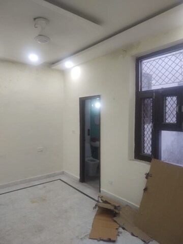 Room in 3 BHK Builder Floor at Green Fields Colony – for Rent