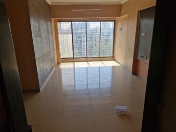 Room in 2 BHK Apartment at Dahisar East – for Rent