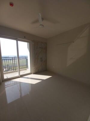 Room in 3 BHK Apartment at Eldeco Live By The Greens, Sector 150 – for Rent