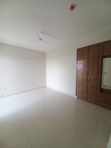 Room in 3 BHK Apartment at Eldeco Live By The Greens, Sector 150 – for Rent