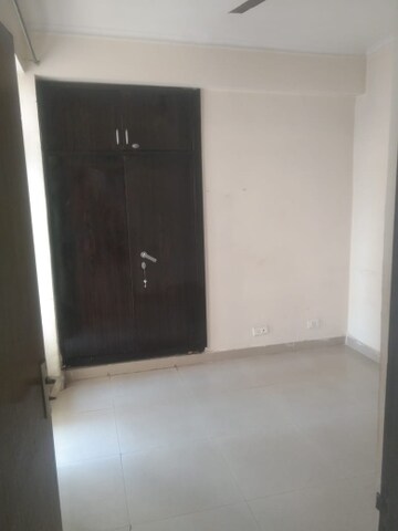 Room in 2 BHK Apartment at Supertech Ecovillage II, Sector 16b Greater Noida – for Rent