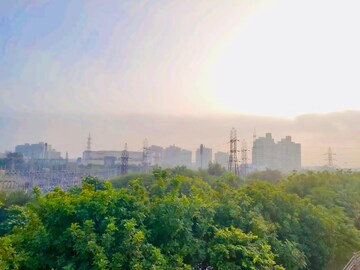 Master Bedroom in 4 BHK Apartment at Imperia Esfera, Sector 37c – for Sale