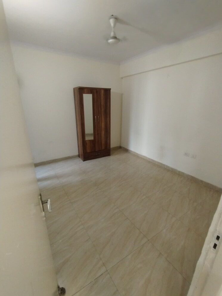 Room, gaur-city-2-14th-avenue 3 Bedroom 1160 Sq.Ft. Apartment In Sector 16c Greater Noida Greater Noida 9590720