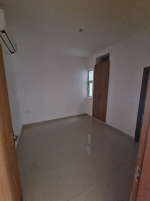 Room in 4 BHK Builder Floor at SS Linden, Sector 84 – for Rent