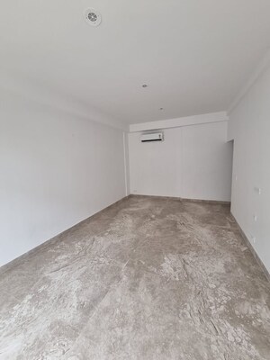 Room in 4 BHK Builder Floor at SS Linden, Sector 84 – for Rent