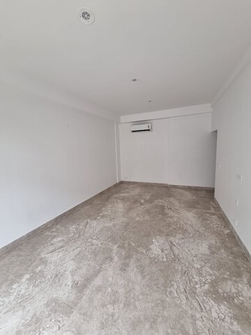 Room in 4 BHK Builder Floor at SS Linden, Sector 84 – for Rent