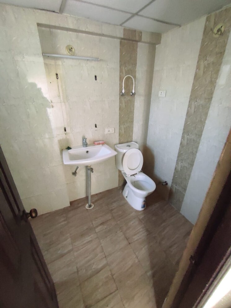 Bathroom, charms-castle 3 Bedroom 1500 Sq.Ft. Apartment In Raj Nagar Extension Ghaziabad 9590642