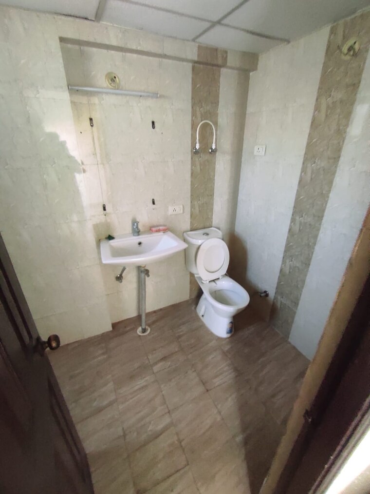 Bathroom, charms-castle 3 Bedroom 1500 Sq.Ft. Apartment In Raj Nagar Extension Ghaziabad 9590642