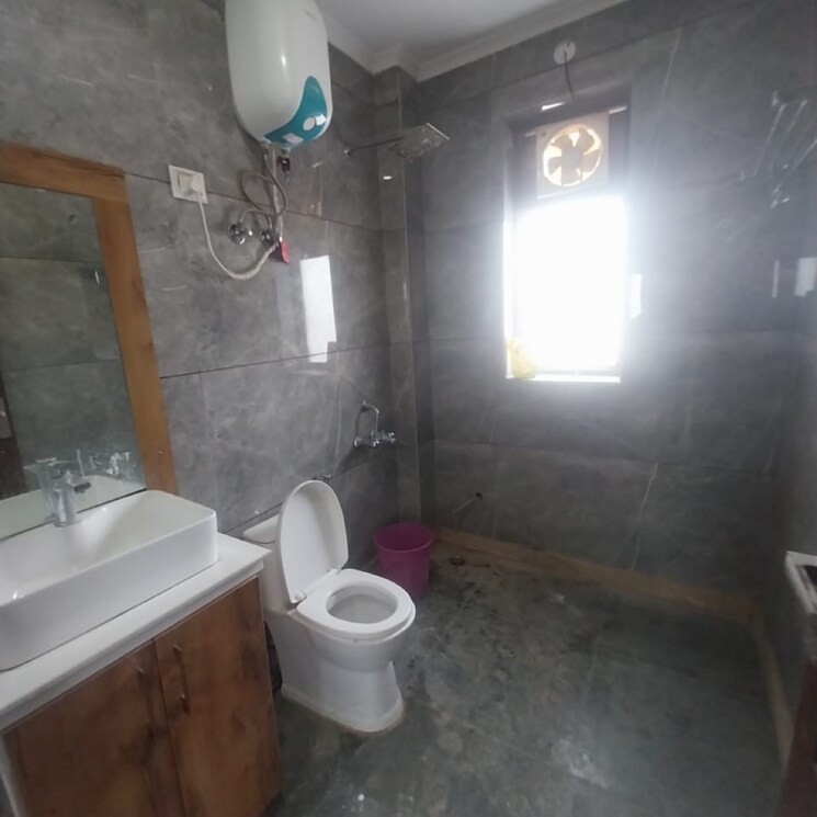 Bathroom, sector 57 3 Bedroom 263 Sq.Yd. Builder Floor In Sector 57 Gurgaon 9590756