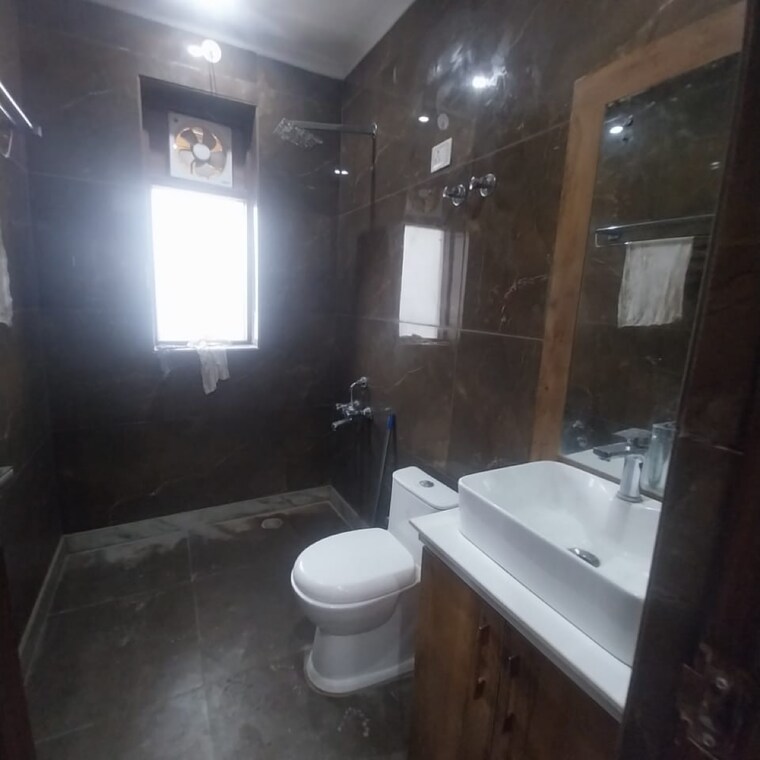 Bathroom, sector 57 3 Bedroom 263 Sq.Yd. Builder Floor In Sector 57 Gurgaon 9590756