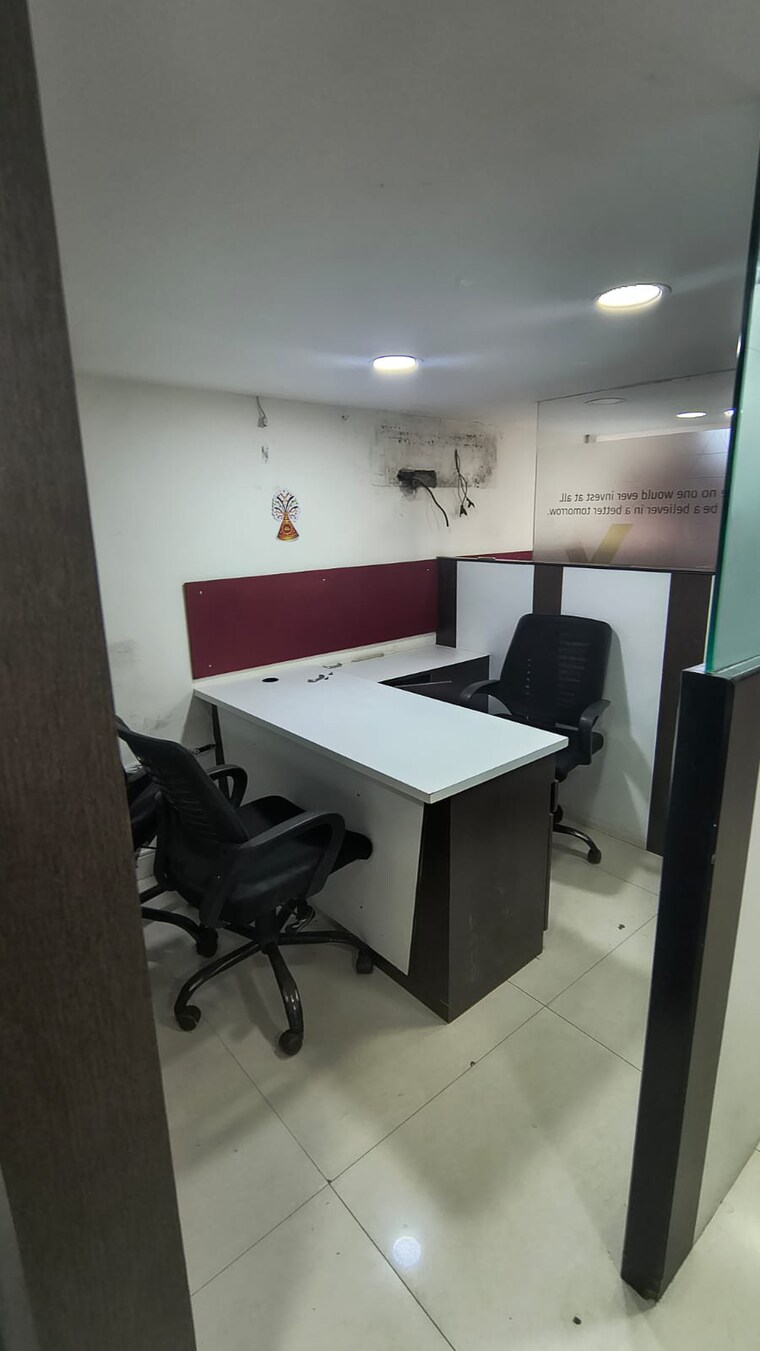 Team Area, grandeur-giriraj-jewel Commercial Office Space 530 Sq.Ft. In Talav Pali Thane 9590785