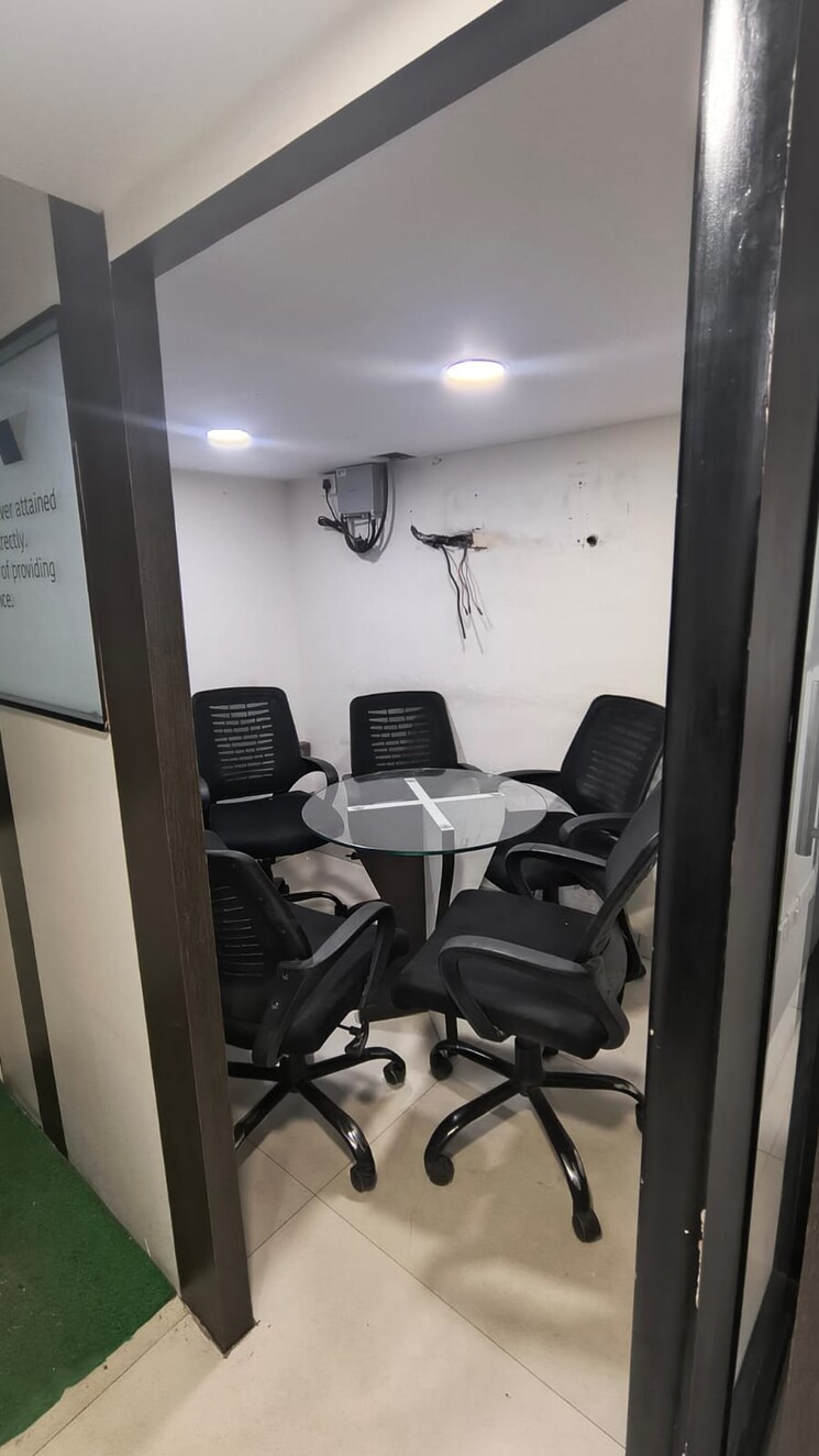 Team Area, grandeur-giriraj-jewel Commercial Office Space 530 Sq.Ft. In Talav Pali Thane 9590785
