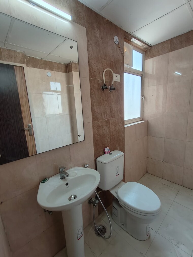Bathroom, satya-the-hermitage 4 Bedroom 2600 Sq.Ft. Apartment In Sector 103 Gurgaon 9590811